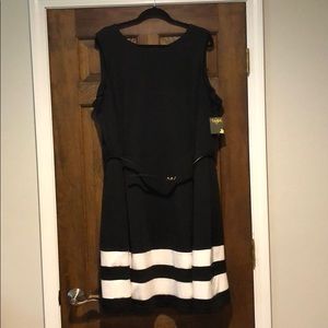 NWT TAYLOR WOMAN BLACK/WHITE DRESS SZ 22W